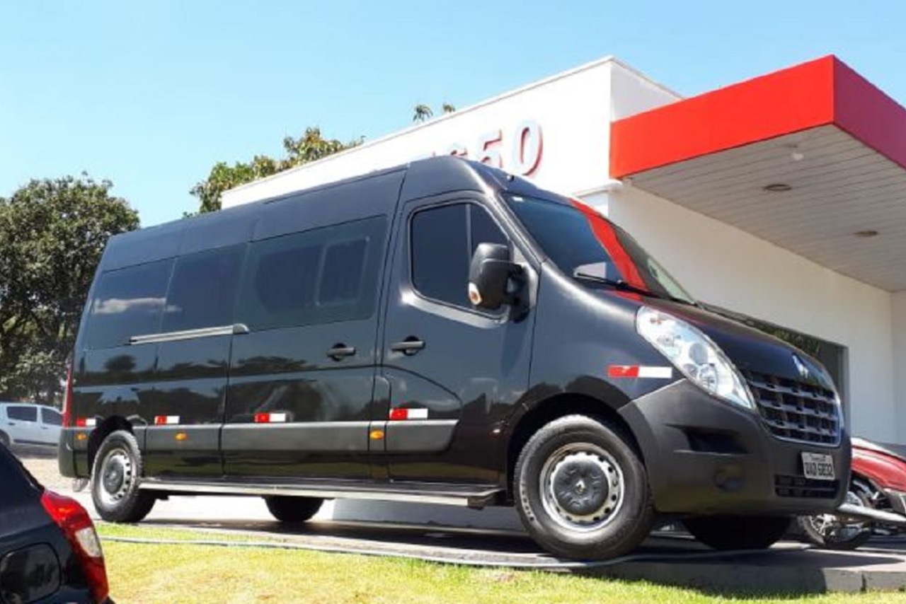 Renault Master Minibus - 16/17 1