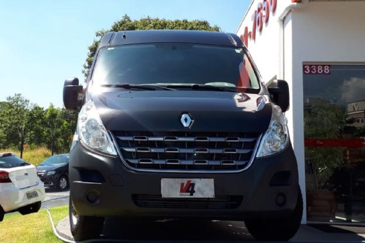 Renault Master Minibus - 16/17 5