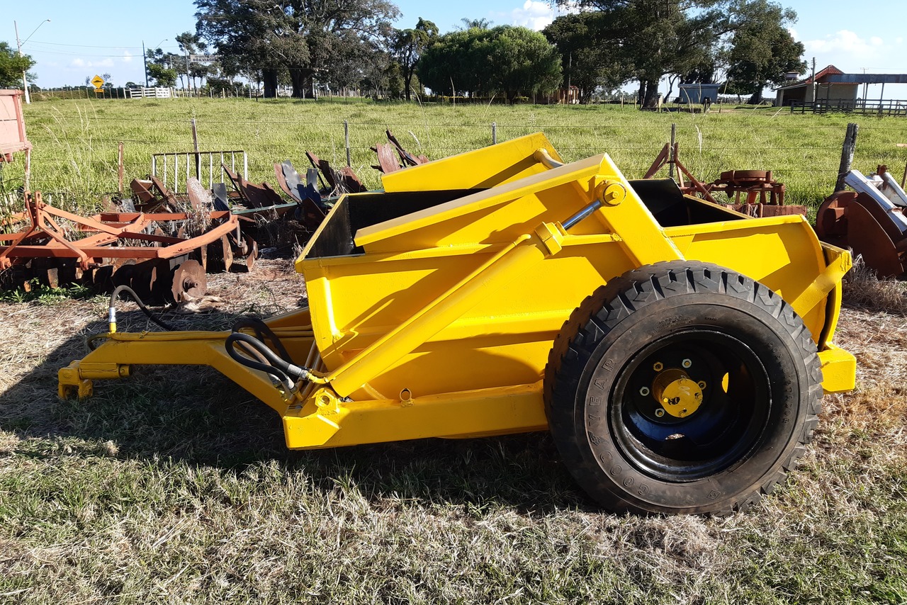 Madal Scraper 3.7m³ com rodas traseiras - 95/95 6