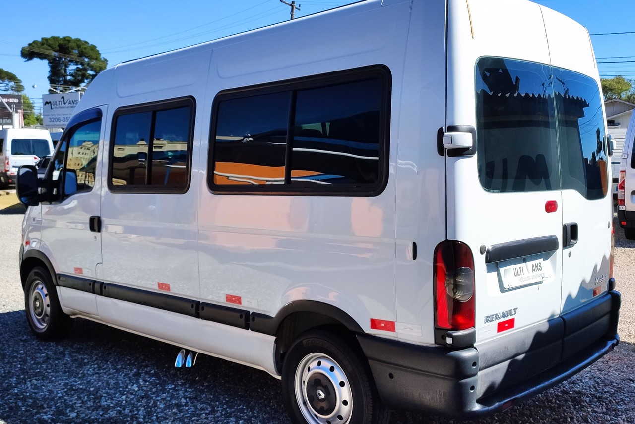 Renault Master Minibus - 10/11 2