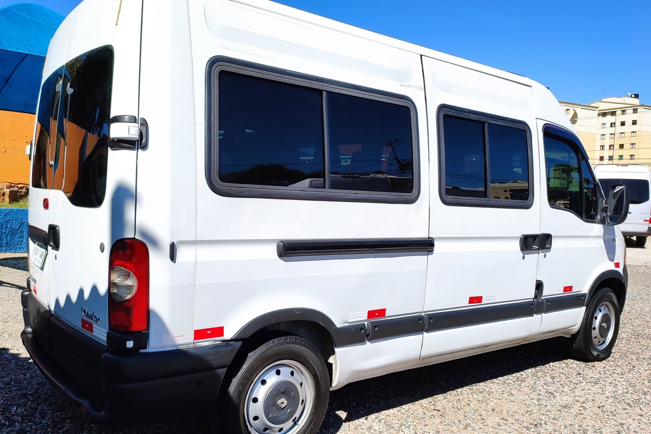 Renault Master Minibus - 10/11 10