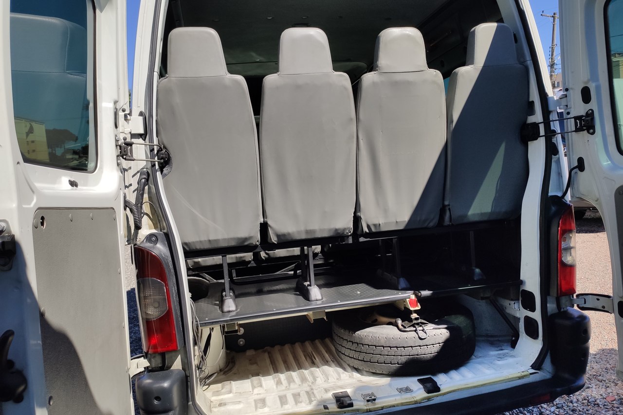 Renault Master Minibus - 10/11 11