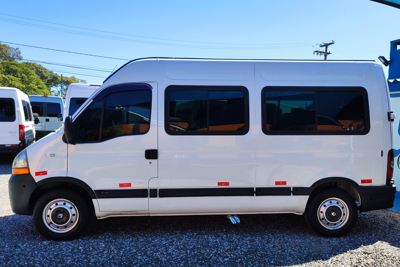 Renault Master Minibus - 10/11 15