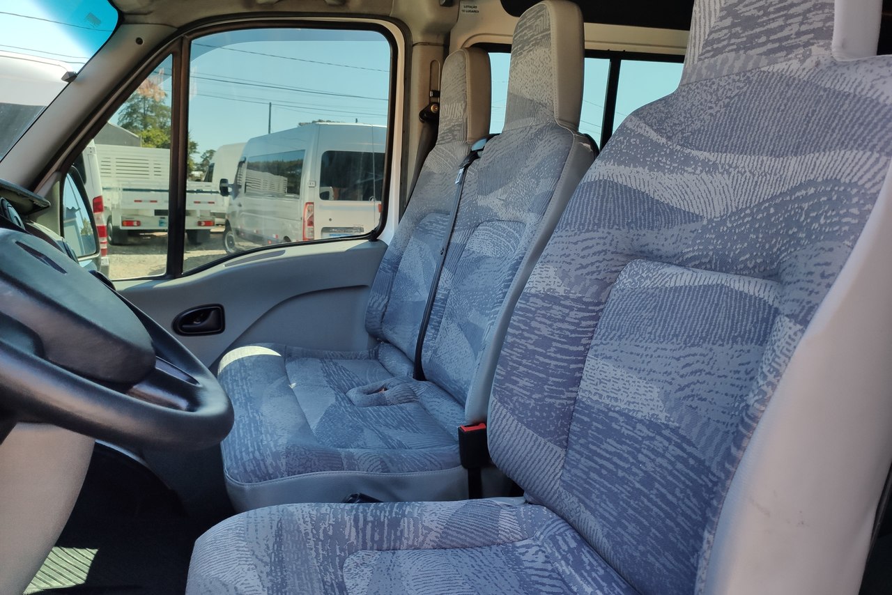 Renault Master Minibus - 10/11 17