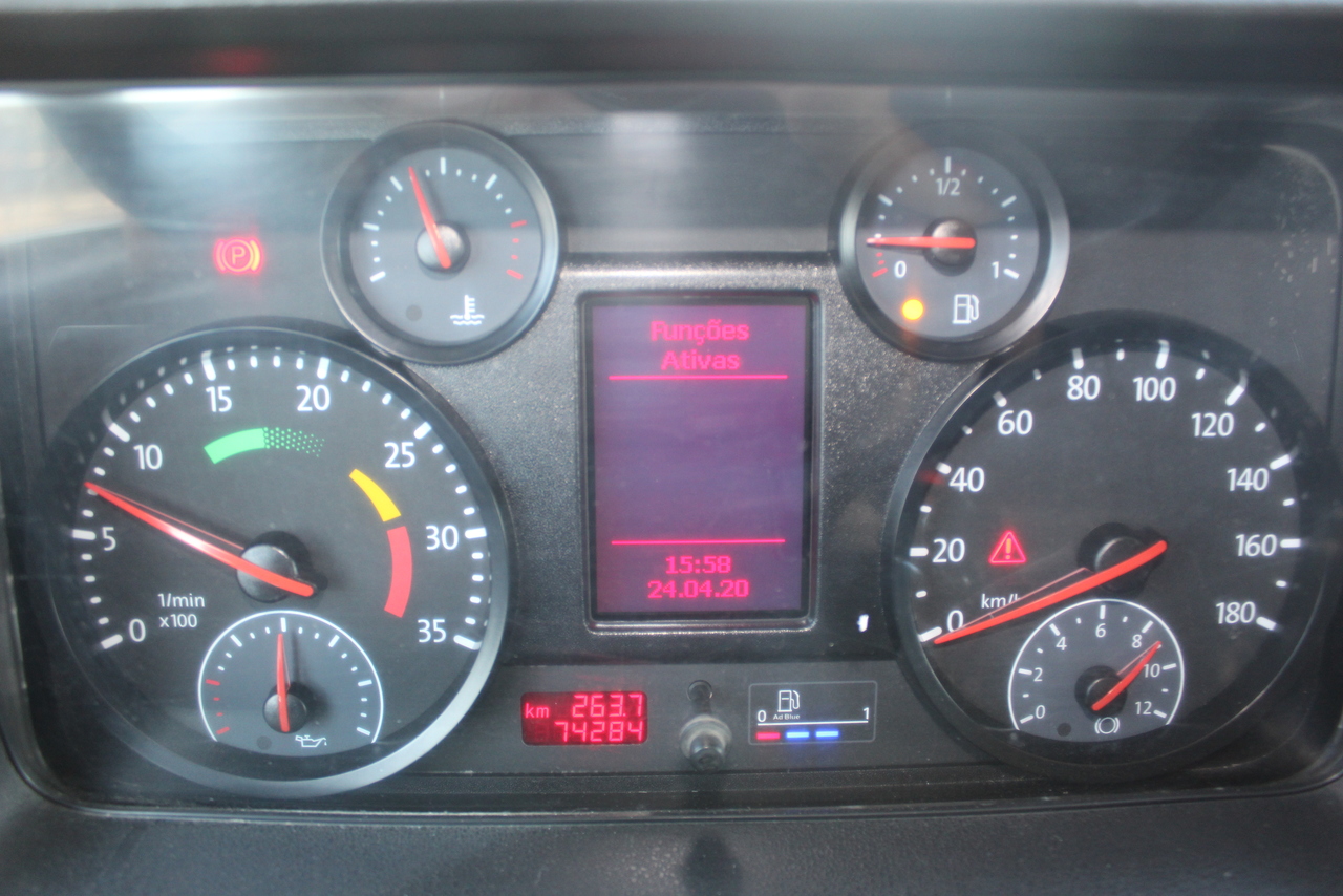 Volkswagen 8 160 - 15/15 18