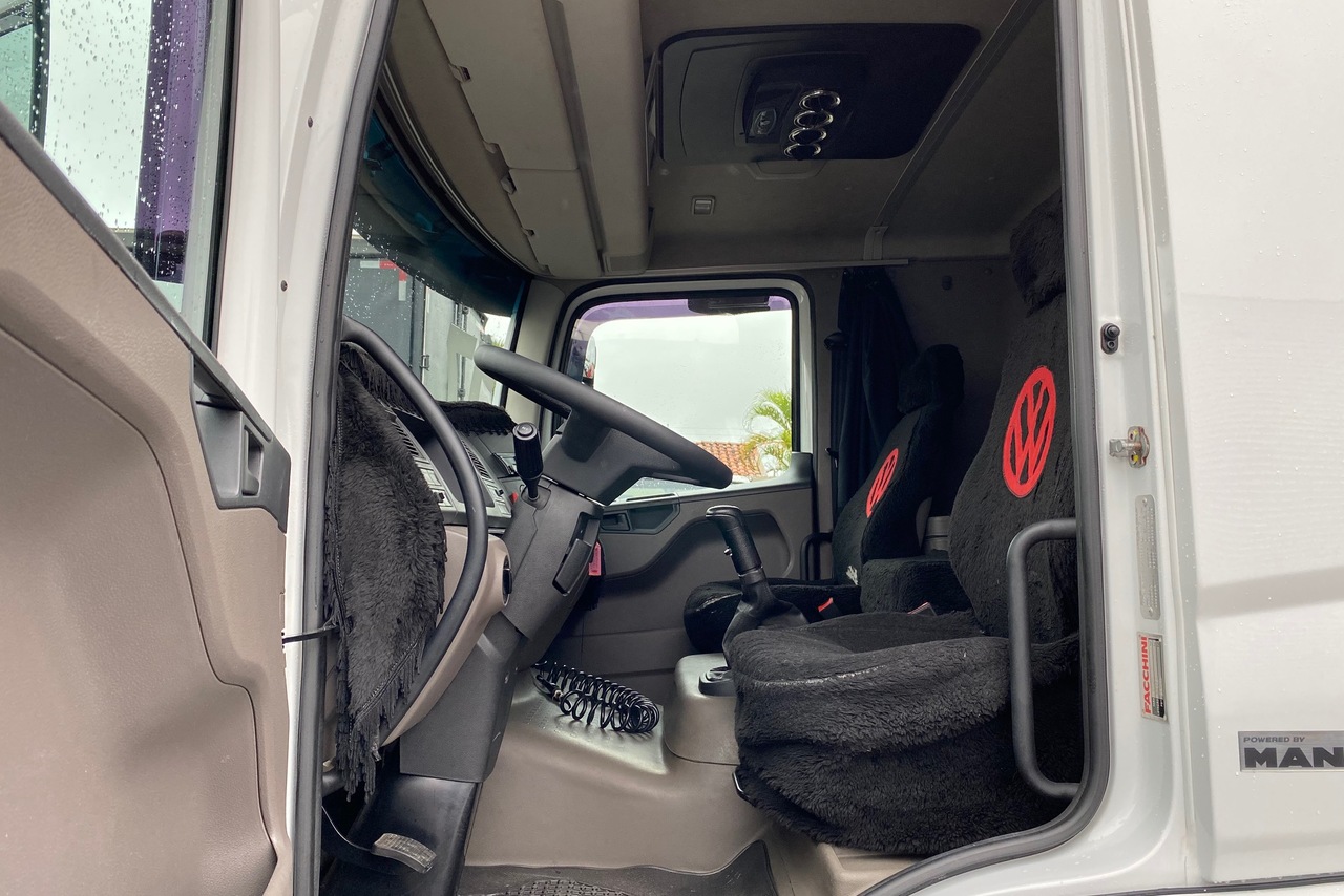 Volkswagen 24-280 E Constellation 6x2 - 16/17 7