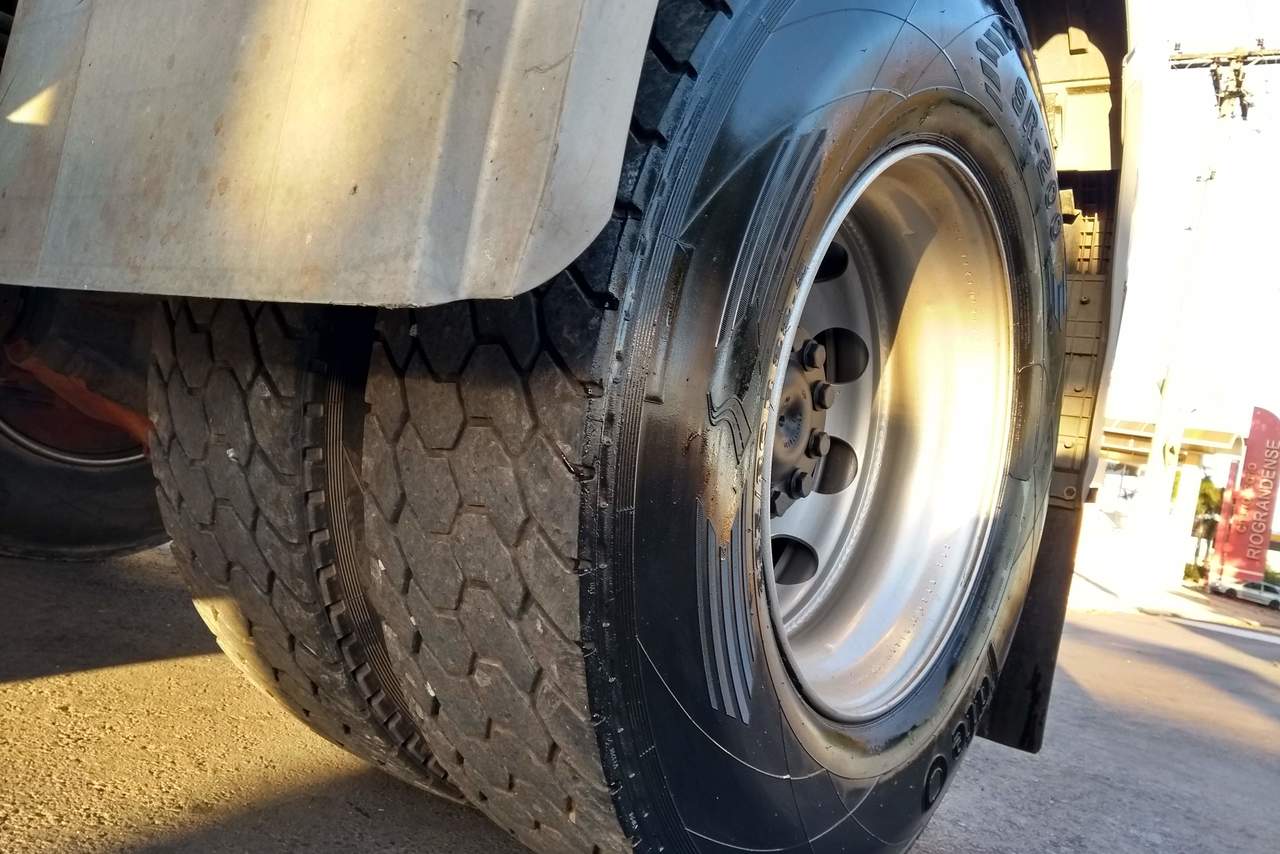 Mercedes Benz Axor 1933 - 05/06 10