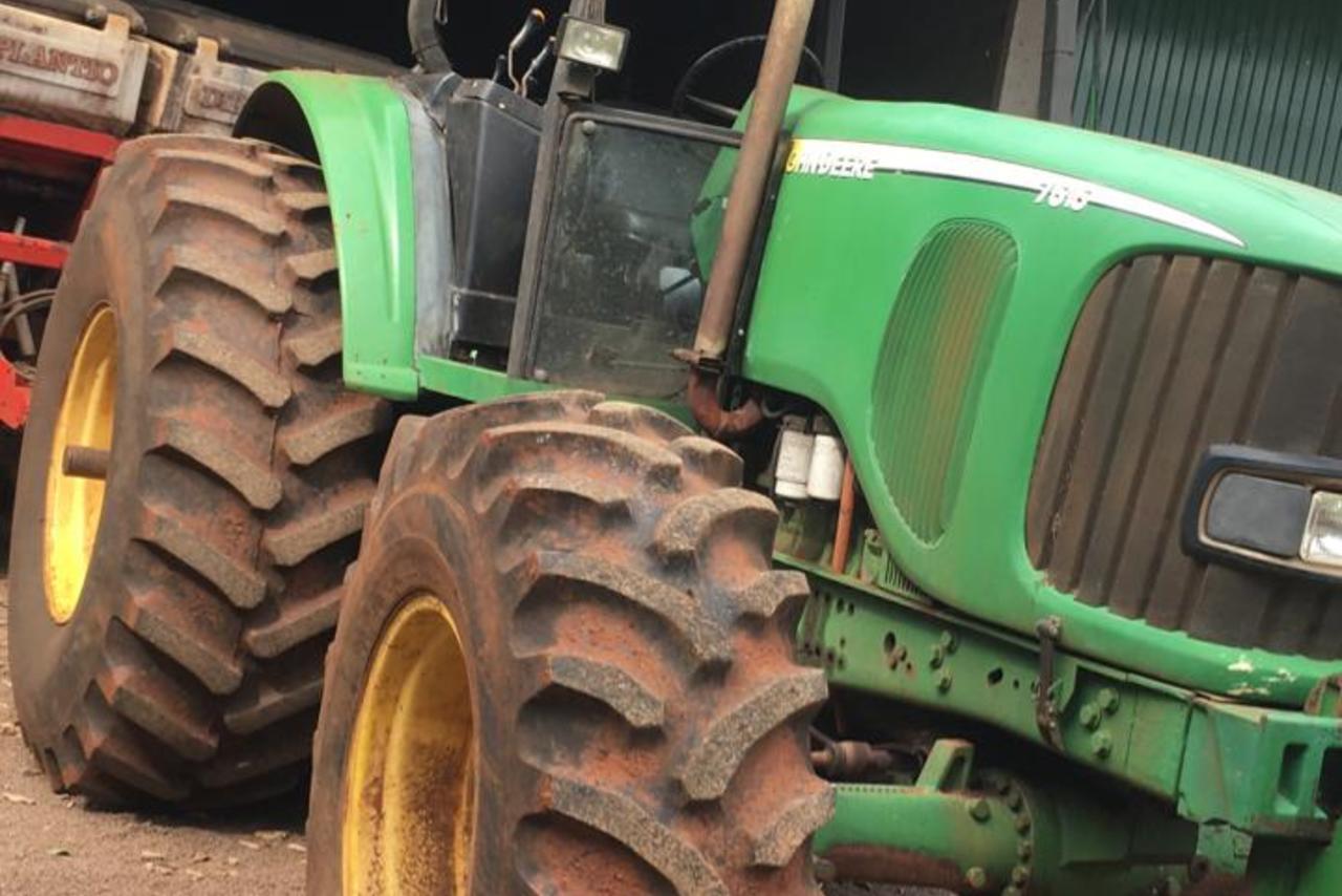 John Deere 7515 - 06/06 2