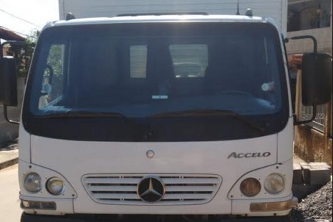 Mercedes Benz Accelo 915 - 05/05 3