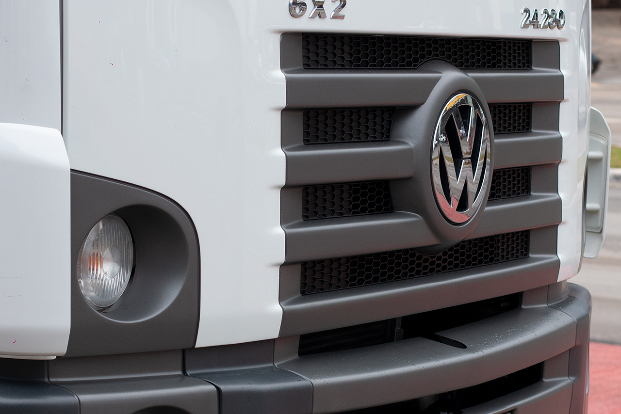Volkswagen 24-280 E Constellation 6x2 - 12/12 9