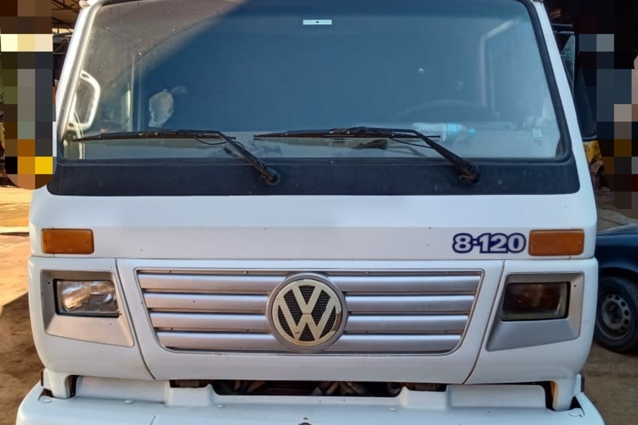 Volkswagen 8 120 - 03/03 2