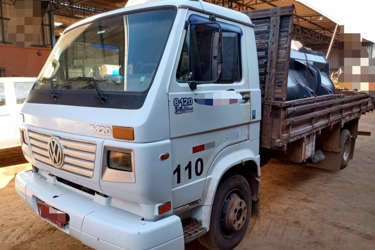 Volkswagen 8 120 - 03/03 3