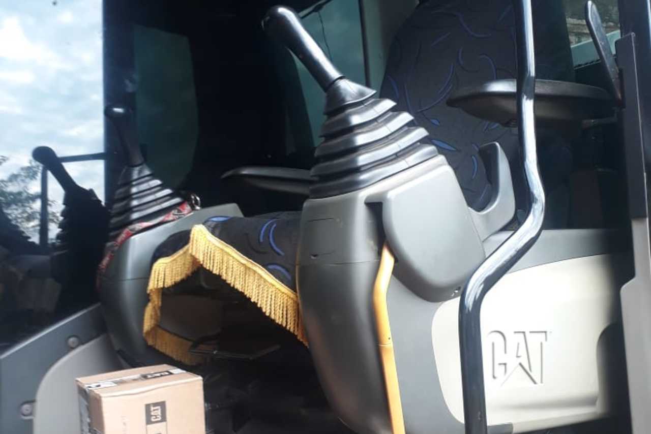 Caterpillar 318D2L - 15/15 2
