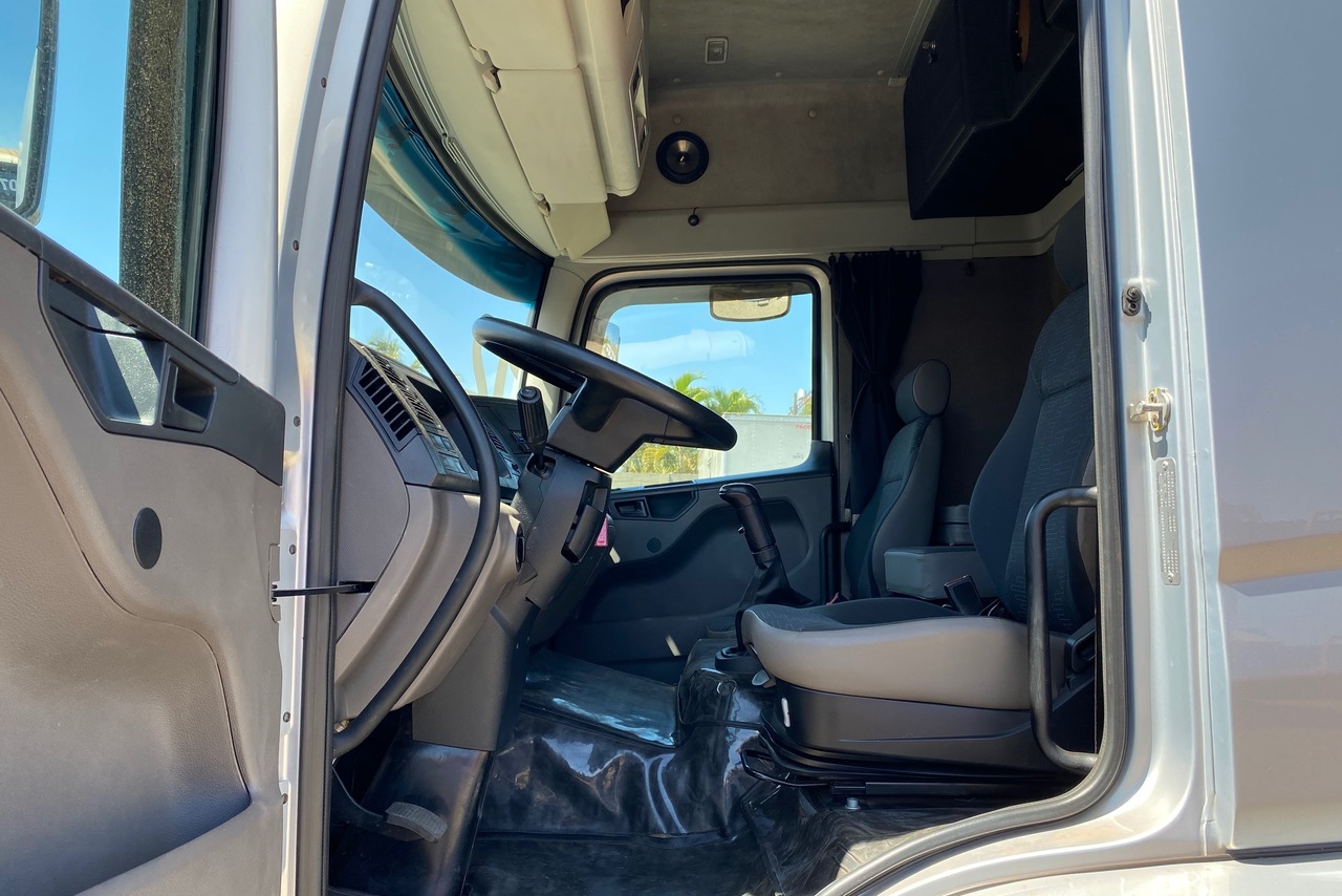 Volkswagen 24-280 E Constellation 6x2 - 12/12 7