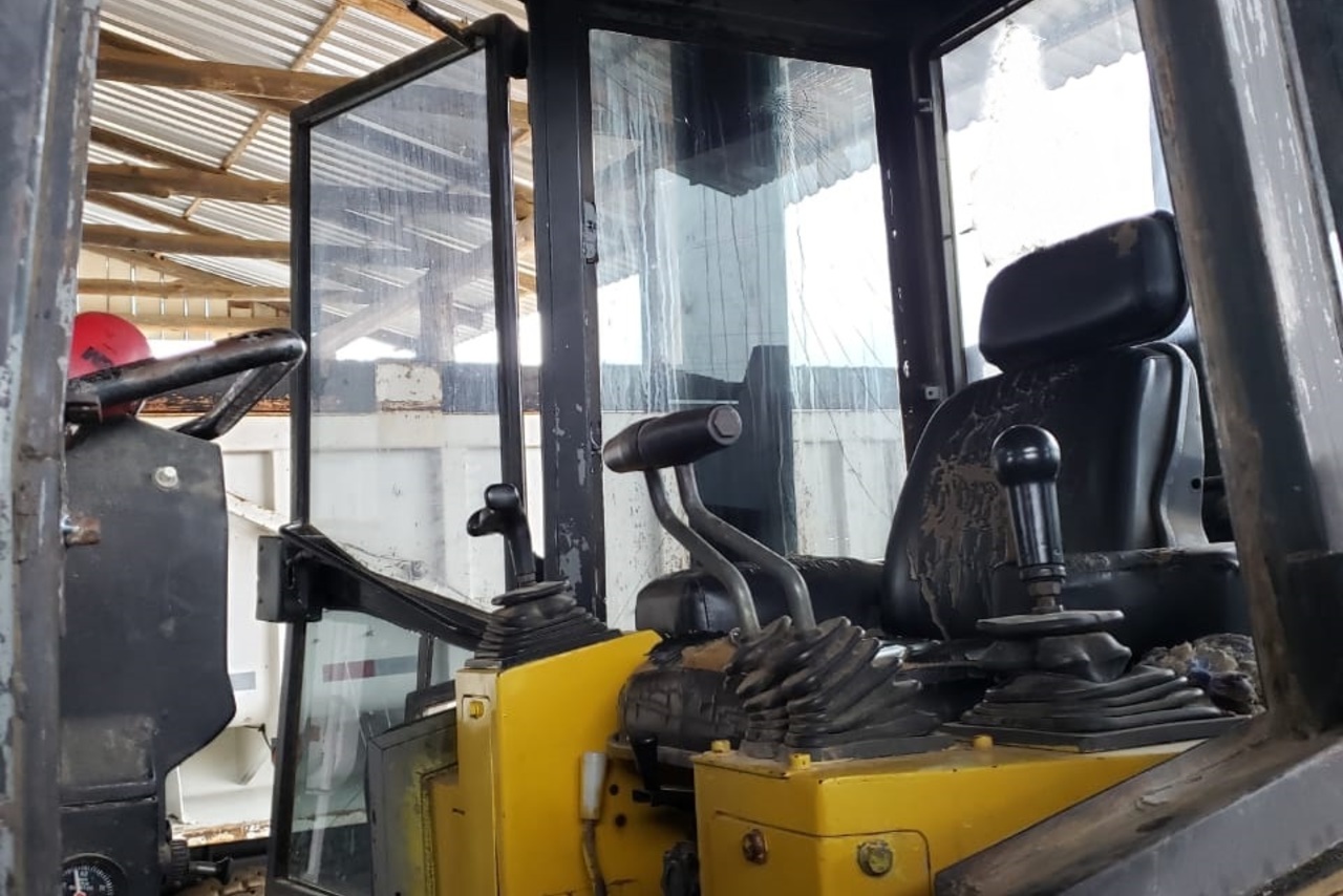 New Holland D130 - 06/06 5
