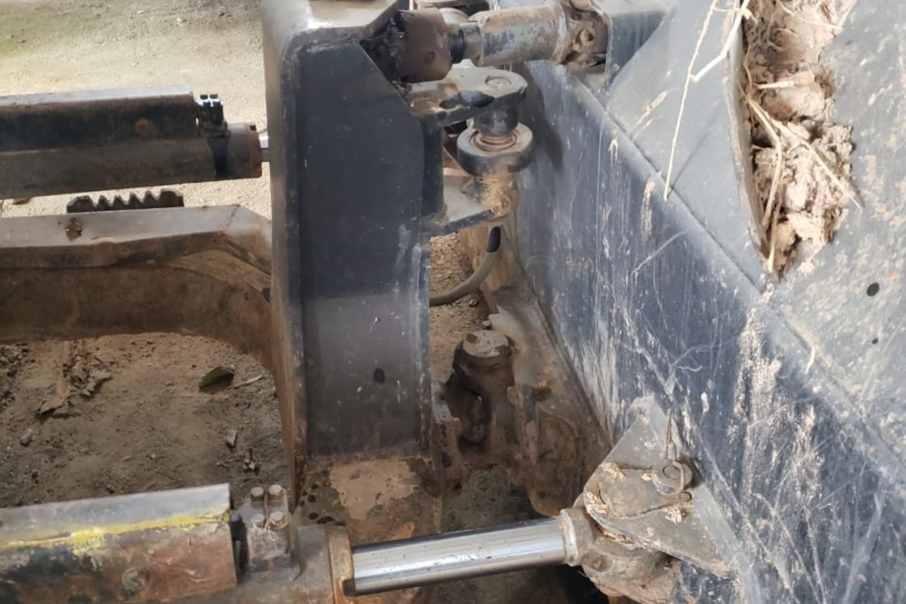 New Holland D130 - 06/06 7