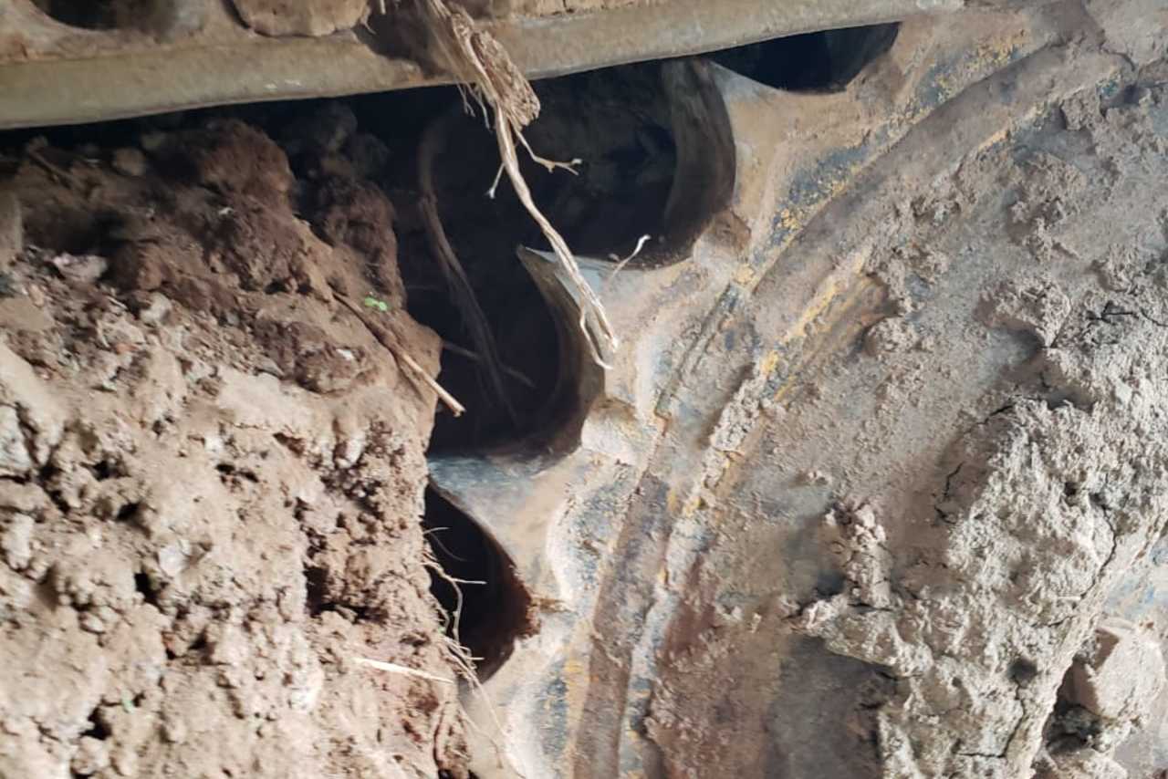 New Holland D130 - 06/06 11