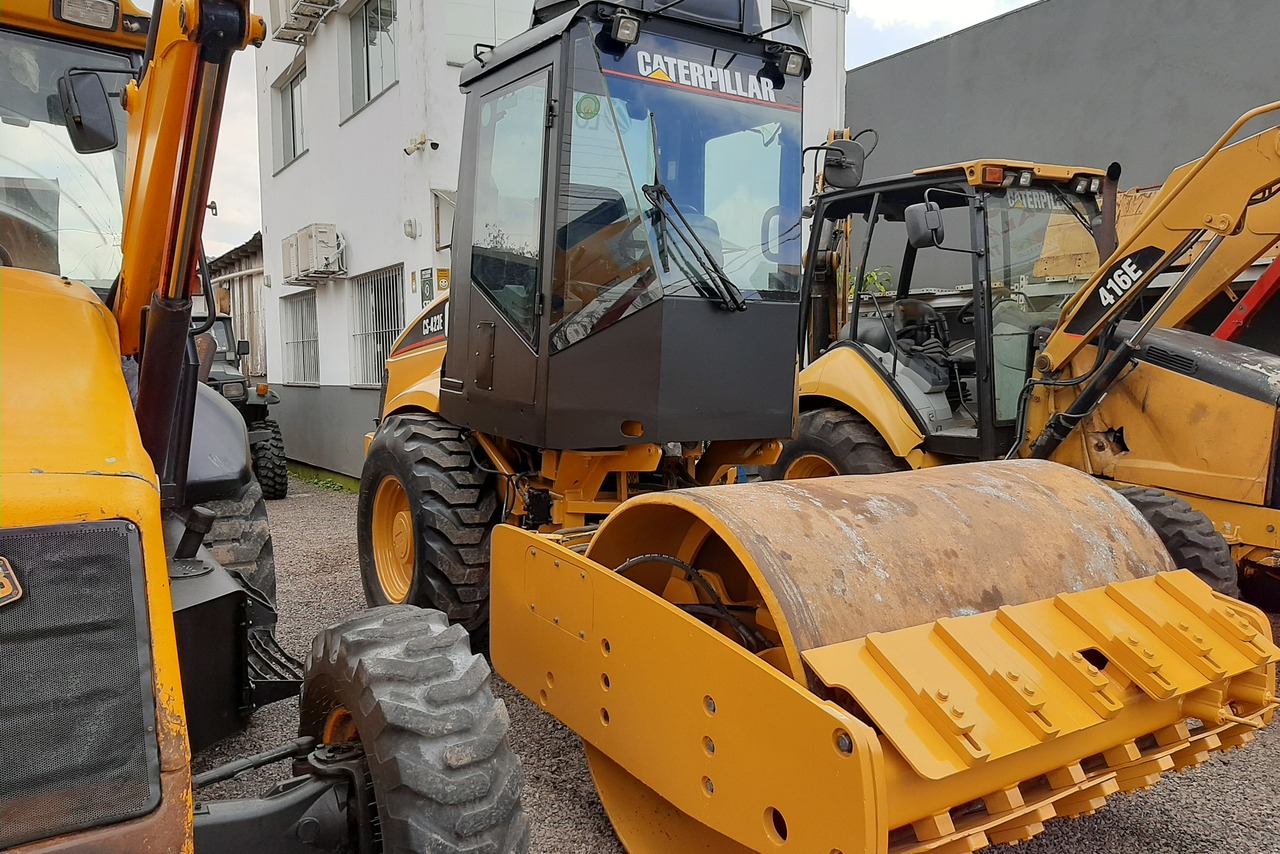 Caterpillar CS423 - 12/12 3