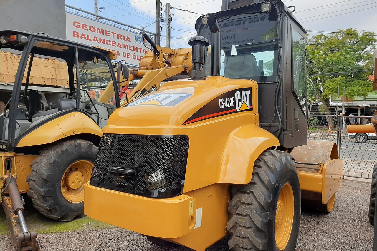Caterpillar CS423 - 12/12 4