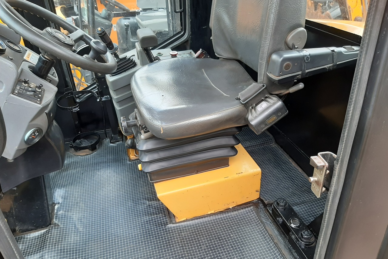 Caterpillar CS423 - 12/12 8
