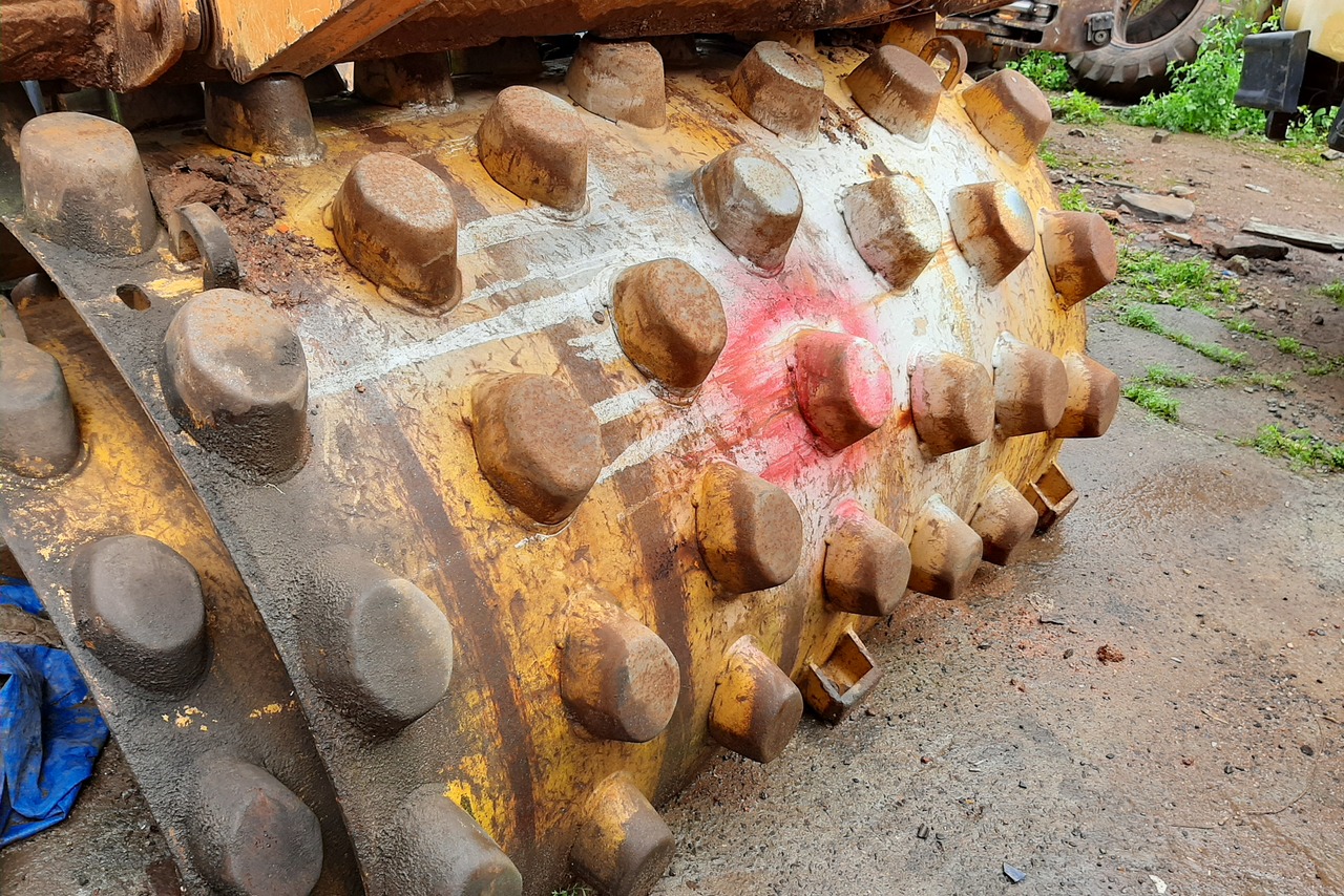 Caterpillar CS423 - 12/12 10