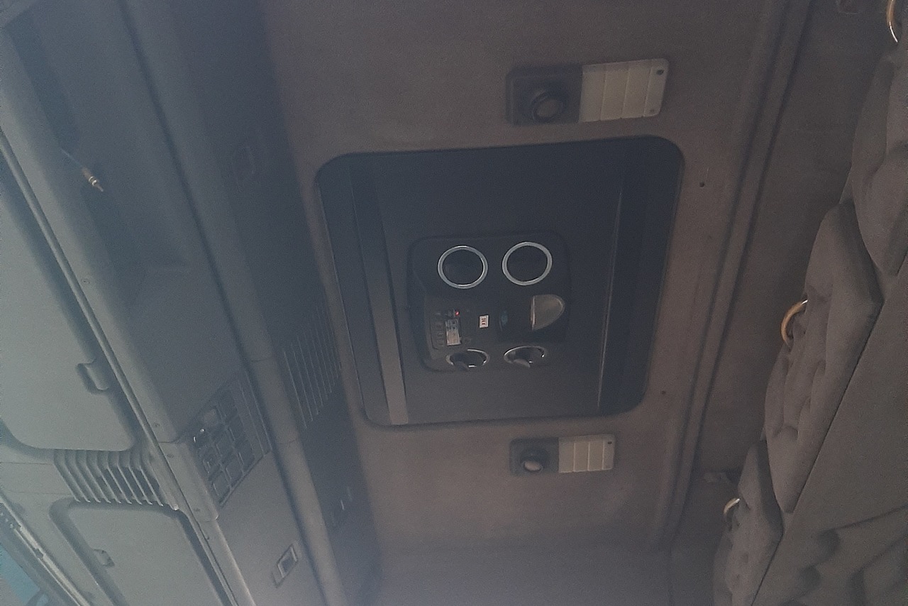 Scania 124 400 - 02/03 9