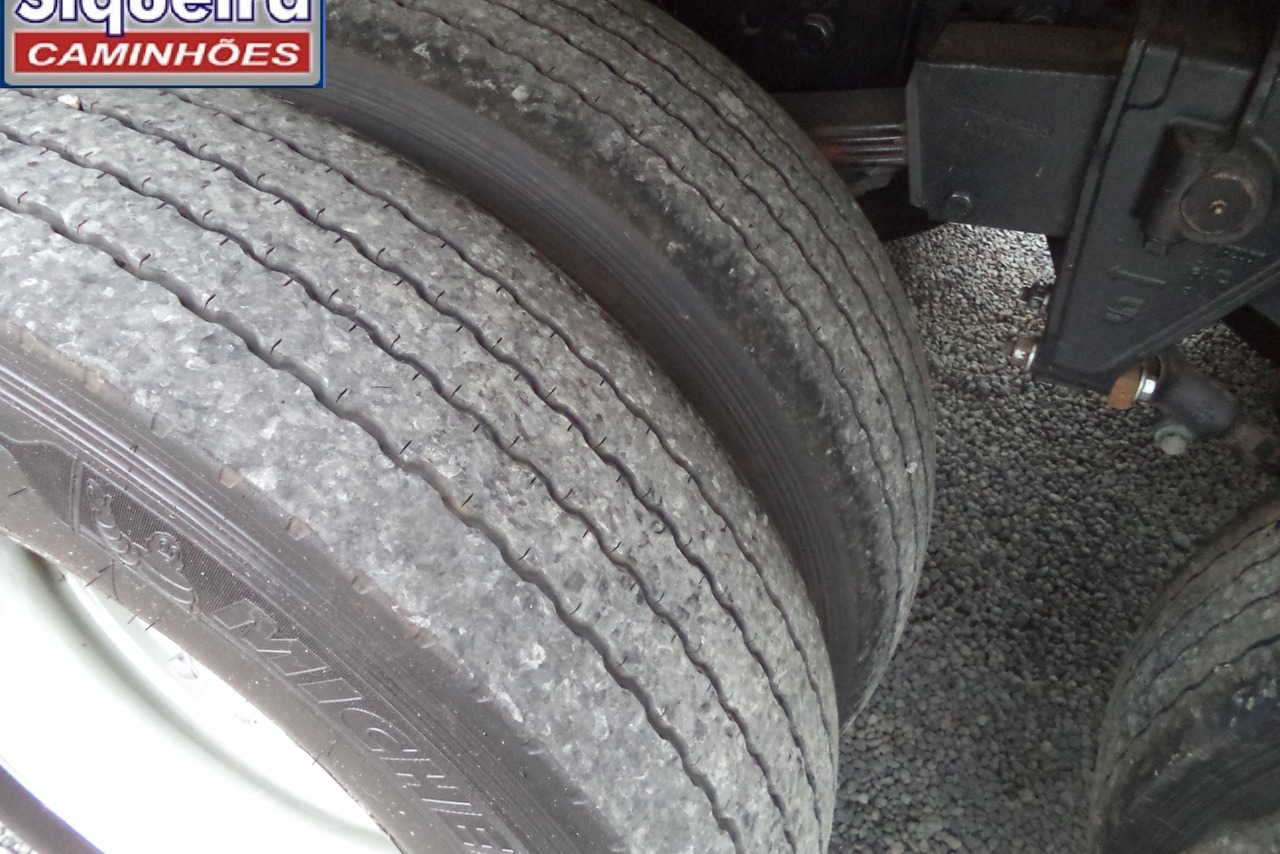 Volkswagen 30-330 Constellation 8x2 - 18/18 7