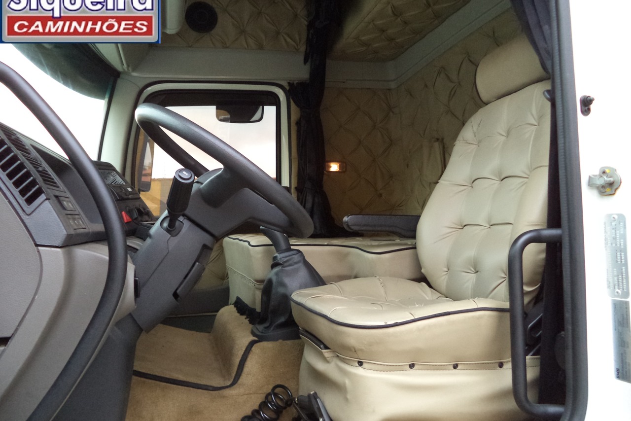 Volkswagen 30-330 Constellation 8x2 - 18/18 10