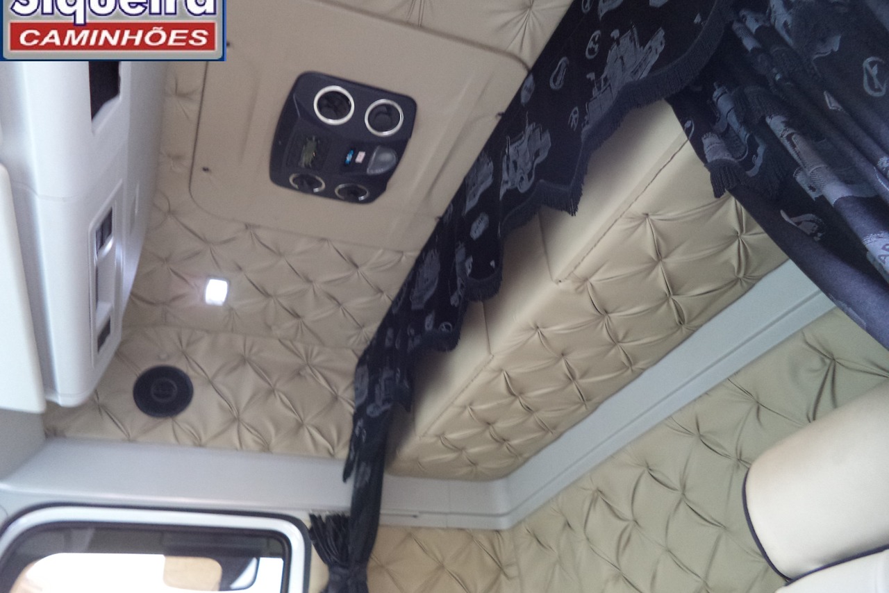 Volkswagen 30-330 Constellation 8x2 - 18/18 11