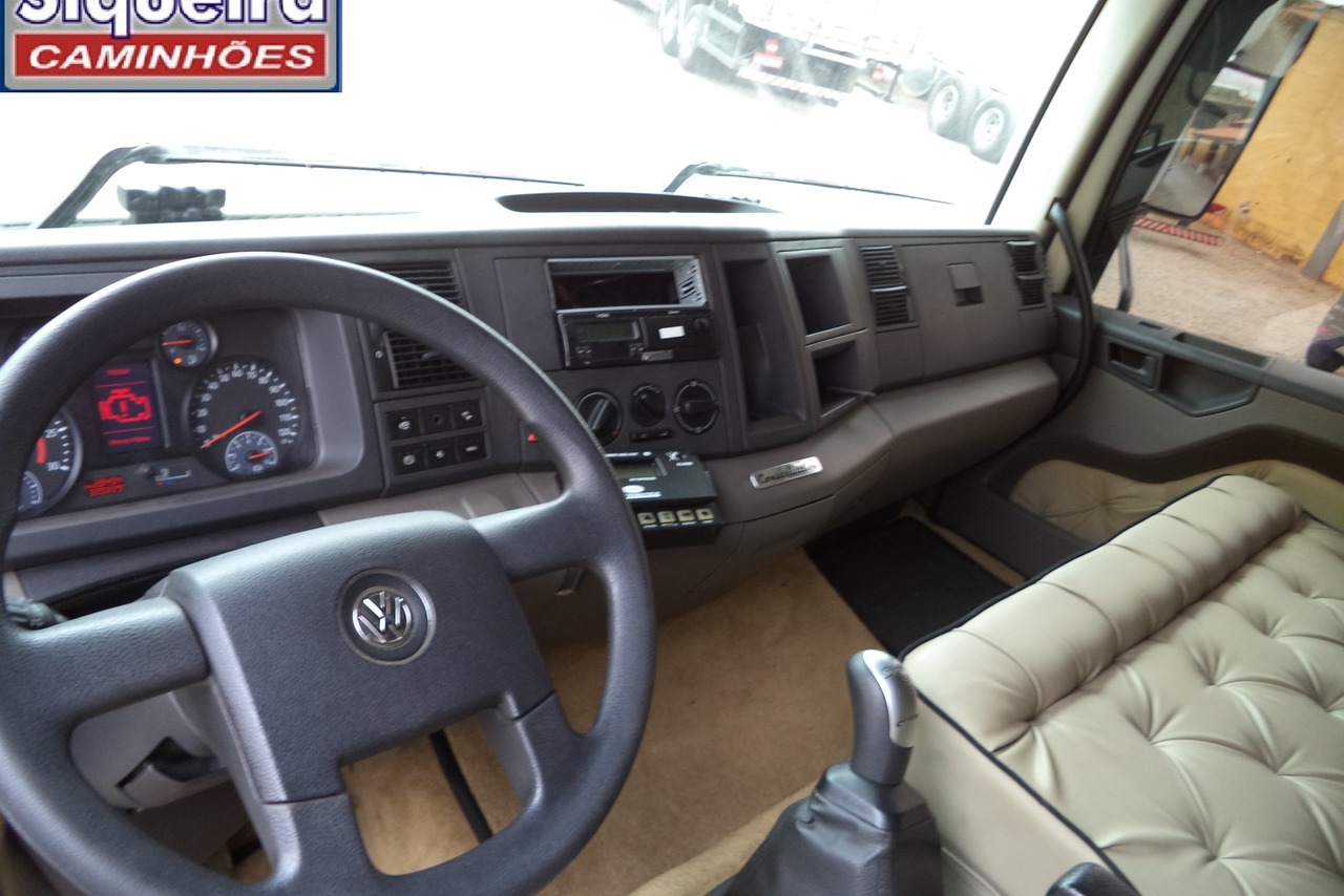 Volkswagen 30-330 Constellation 8x2 - 18/18 12