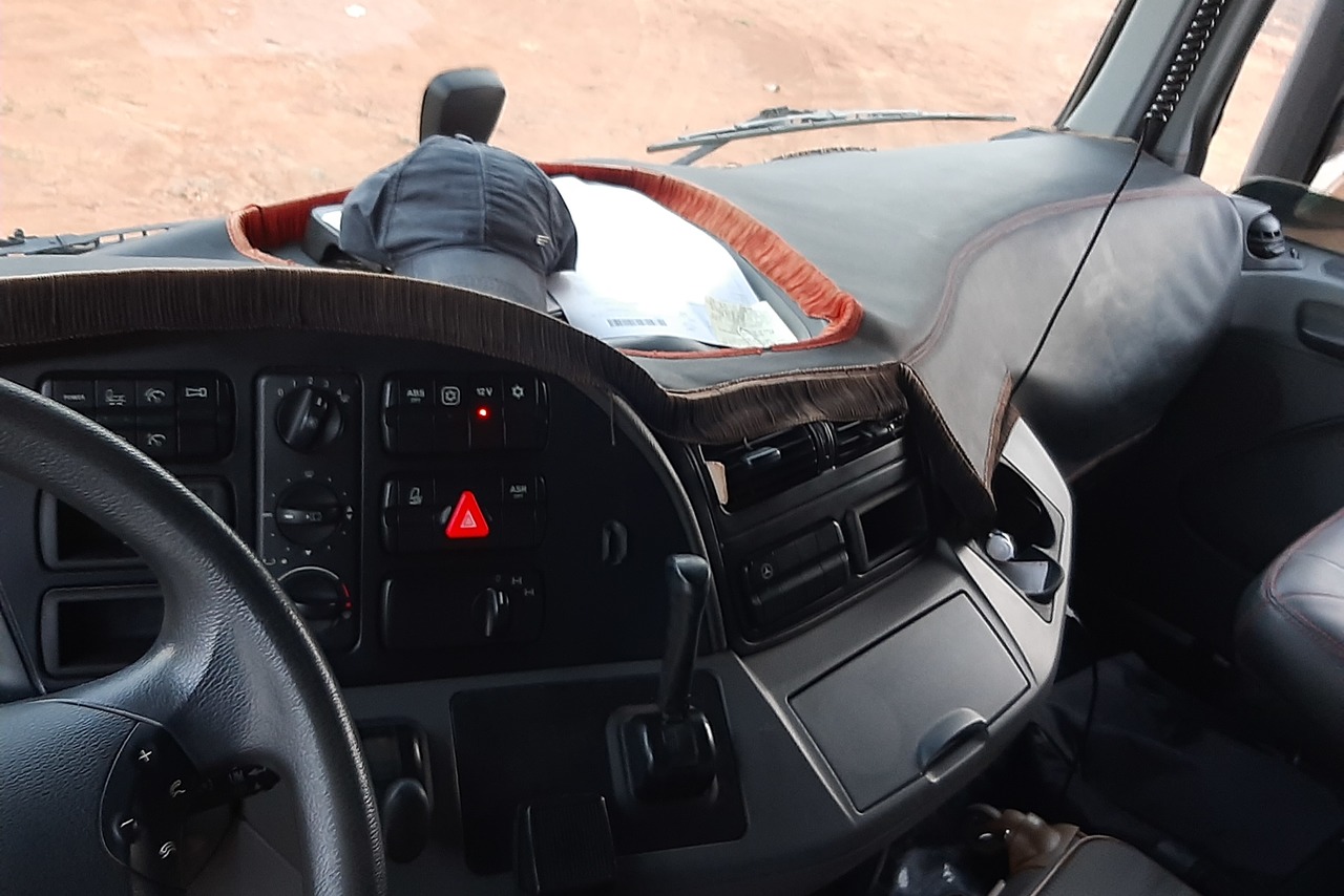 Mercedes Benz Actros 2651 - 17/18 8