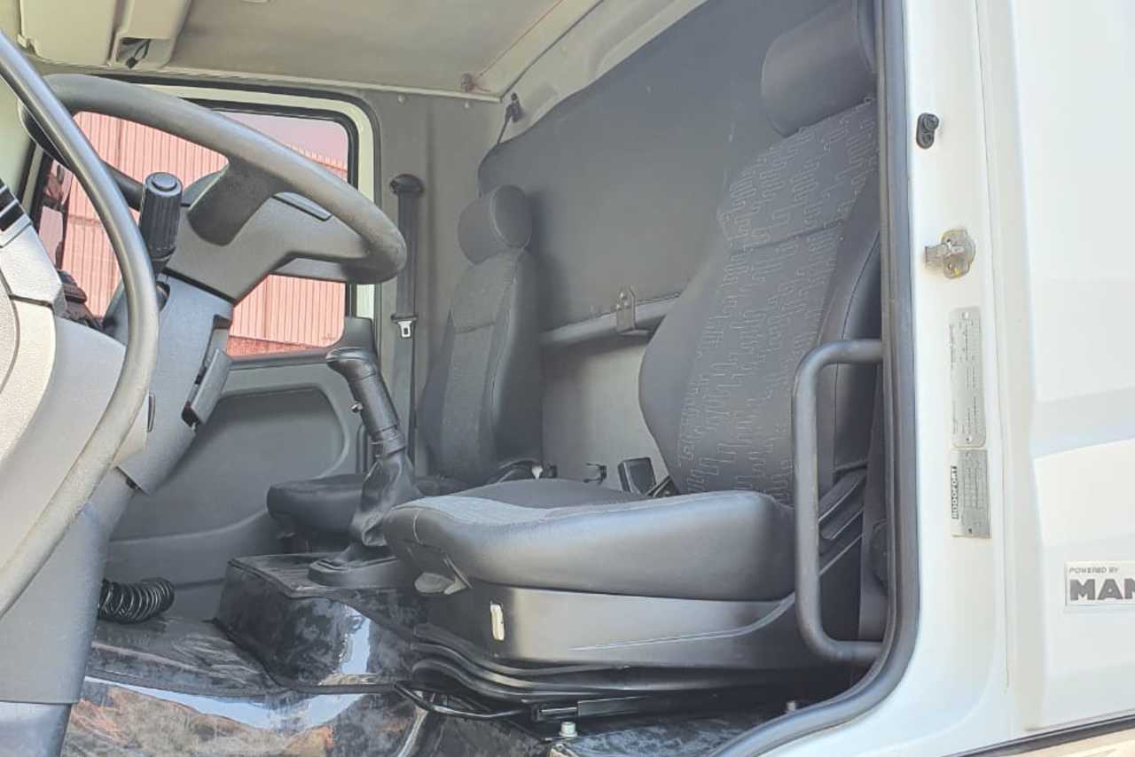 Volkswagen 24-280 E Constellation 6x2 - 12/12 8