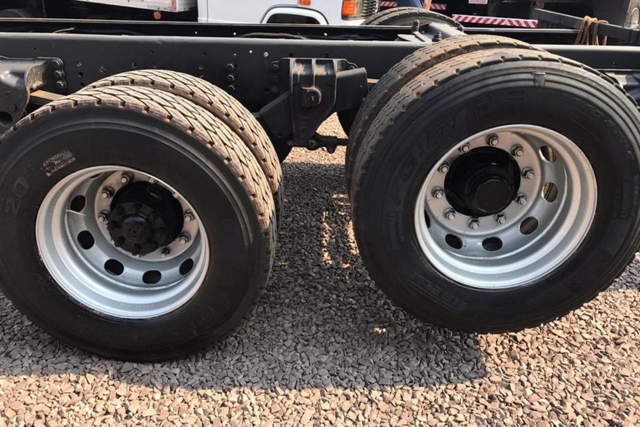 Volkswagen 24-280 E Constellation 6x2 - 12/13 7