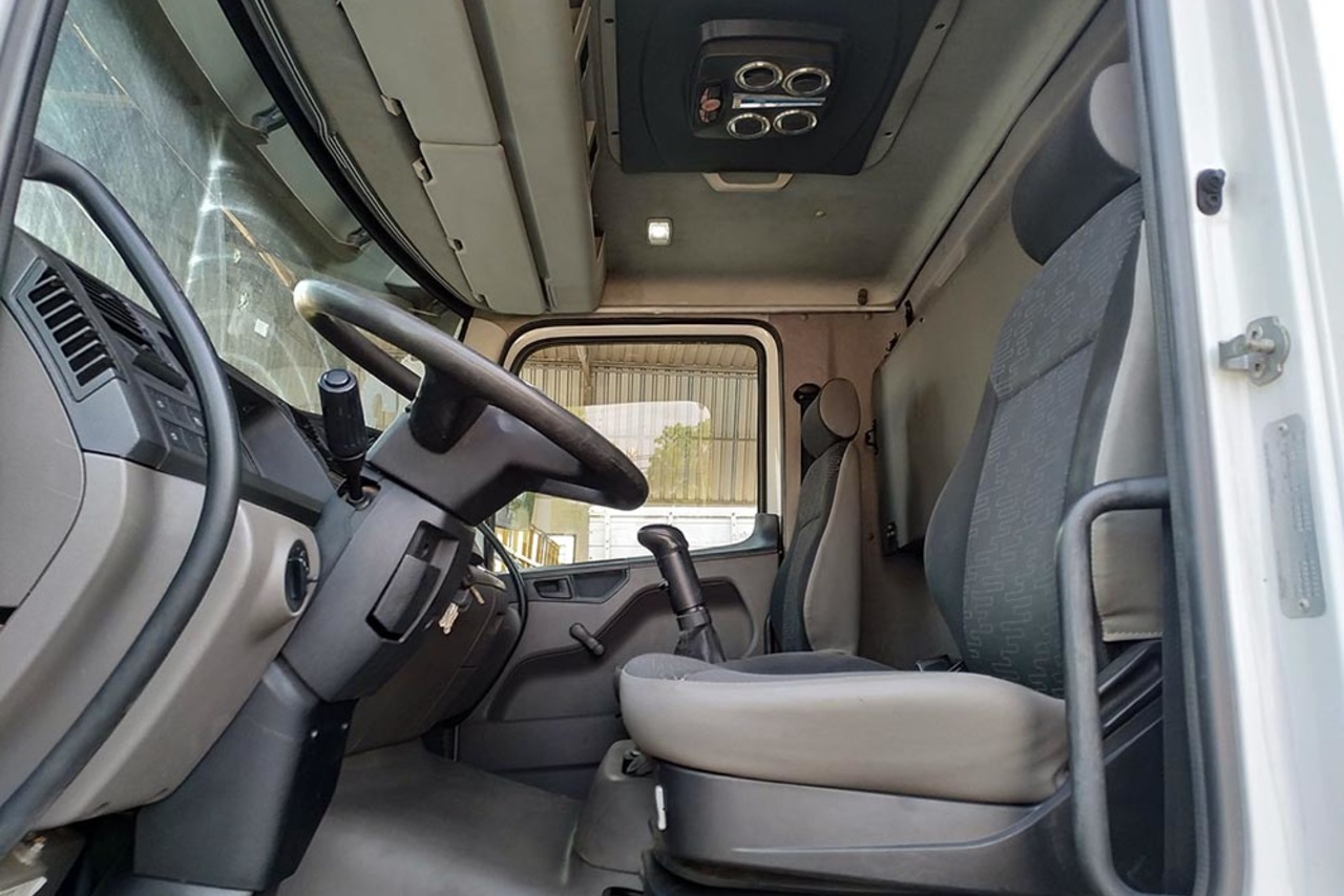 Volkswagen 24-280 E Constellation 6x2 - 13/13 2