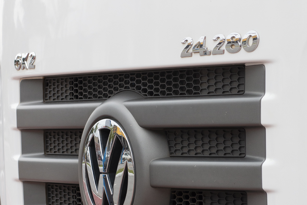 Volkswagen 24-280 E Constellation 6x2 - 13/14 7