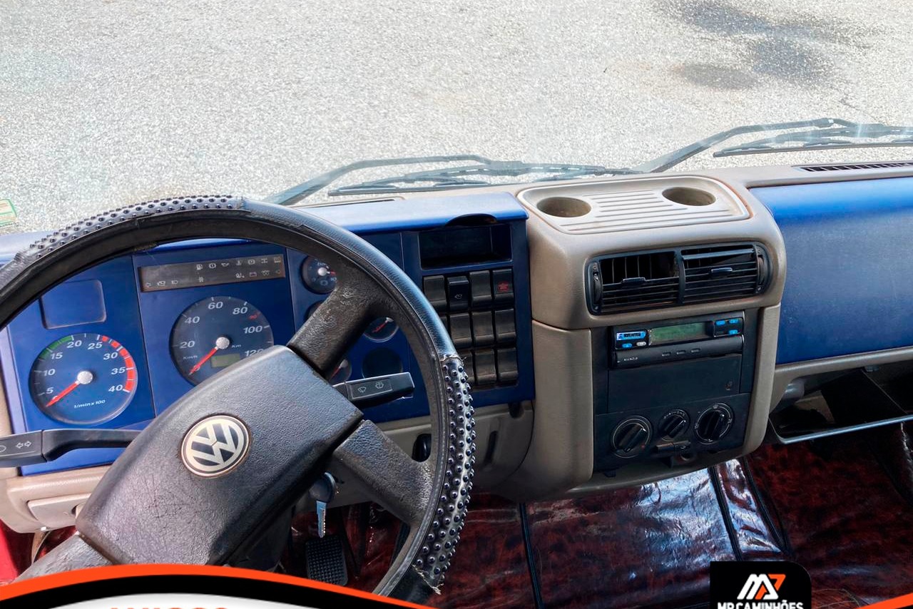Volkswagen 8 120 - 03/03 6