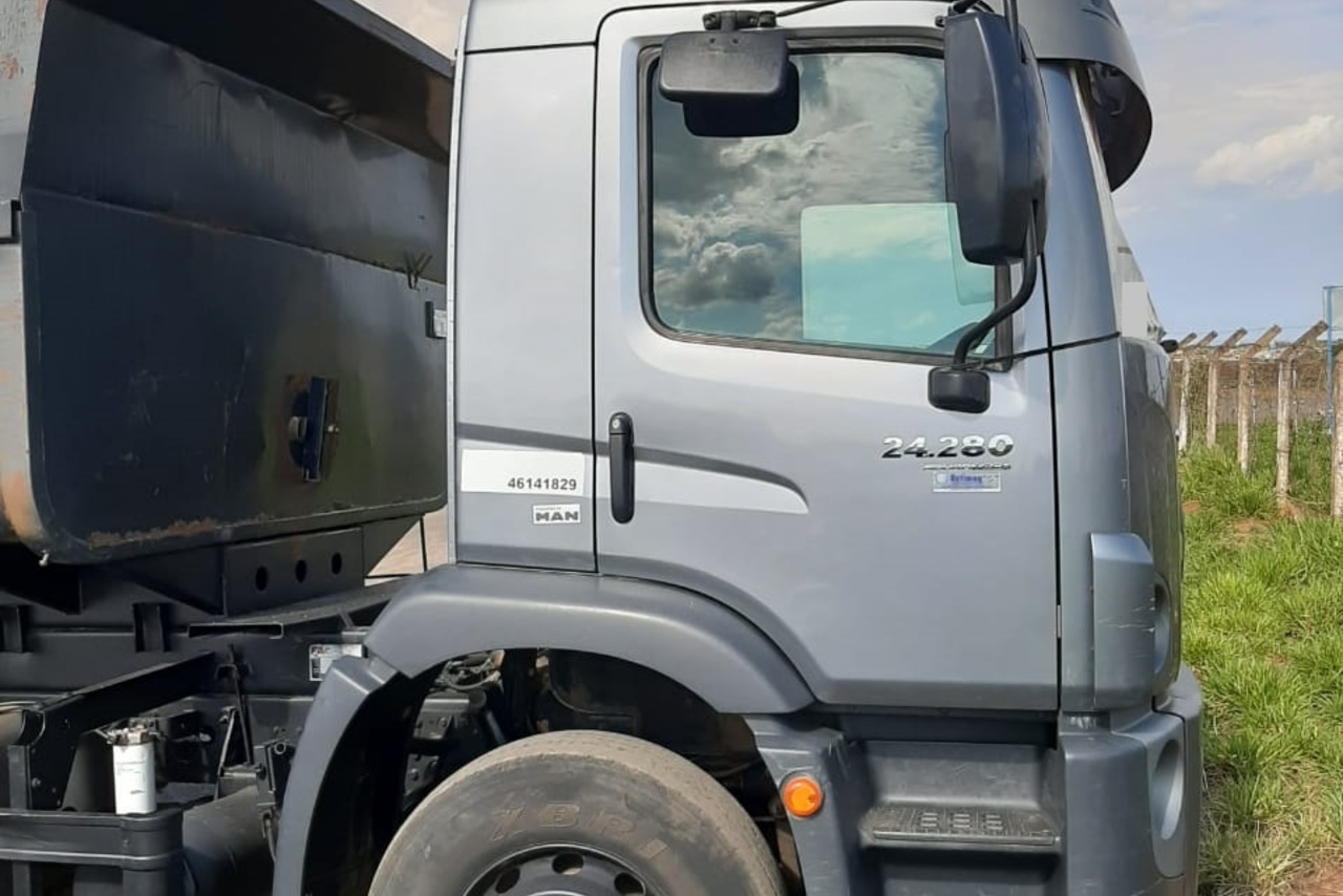 Volkswagen 24-280 E Constellation 6x2 - 13/13 2