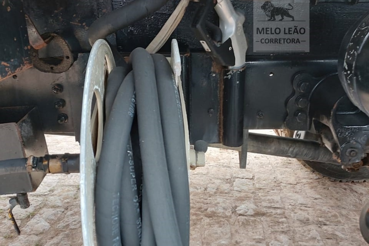 Ford F12000 - 03/03 4