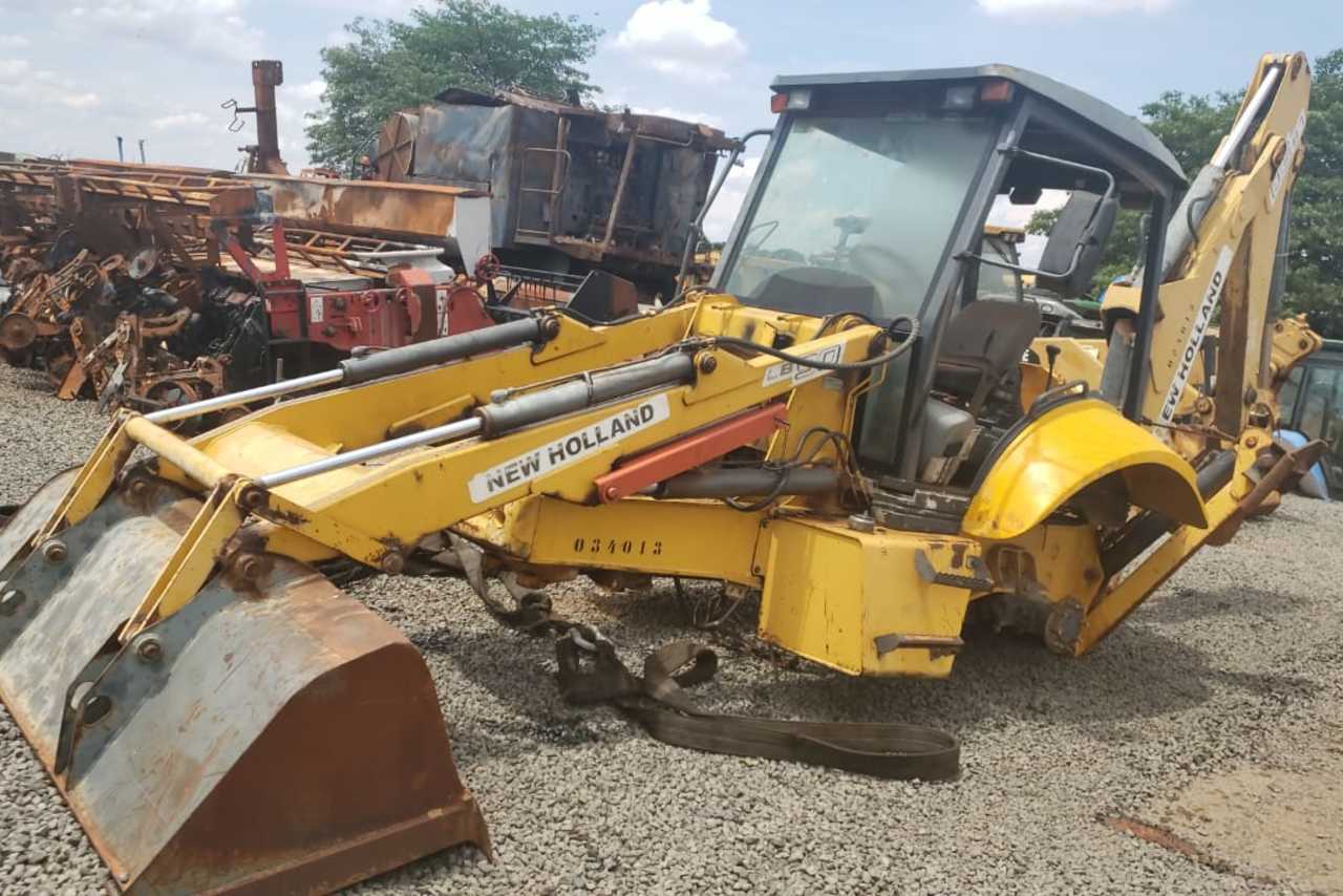 New Holland  LB90 - 00 2
