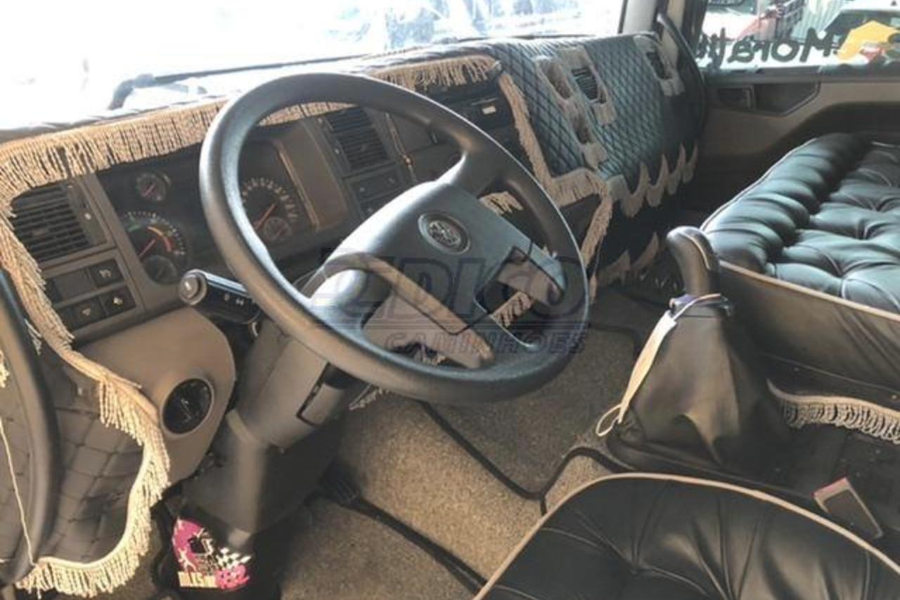 Volkswagen 30-330 Constellation 8x2 - 19/20 3