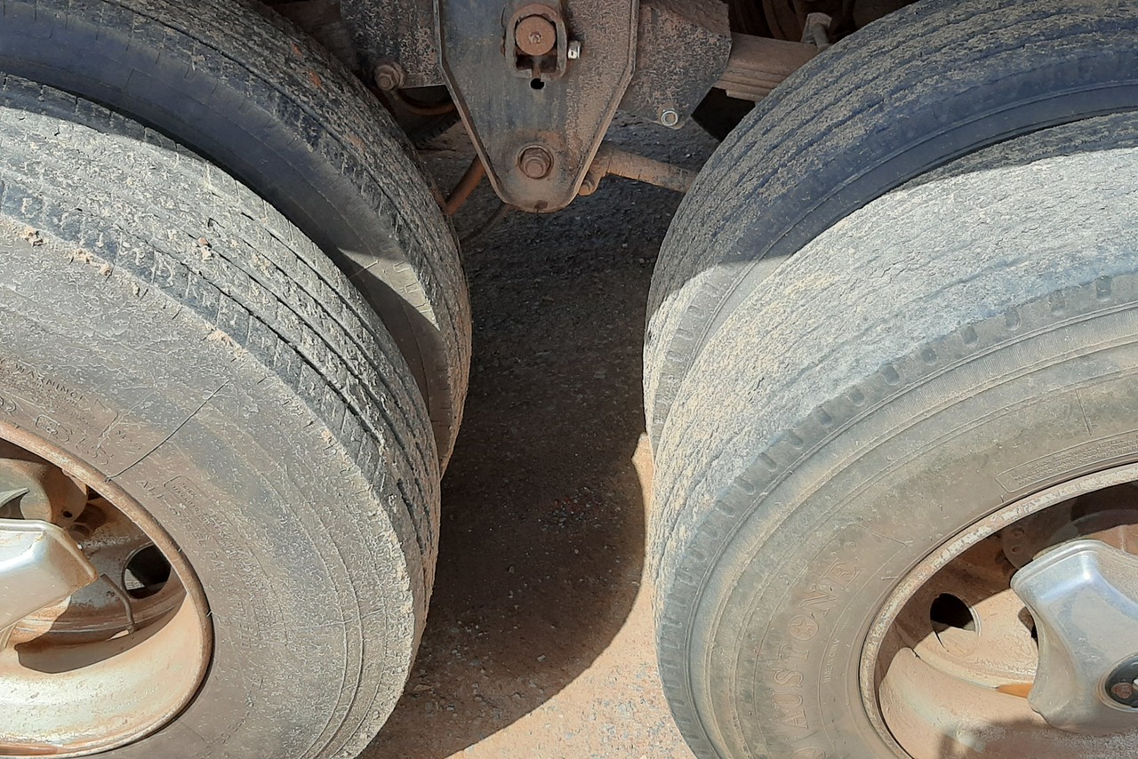 Mercedes Benz Axor 1933 - 12/12 20