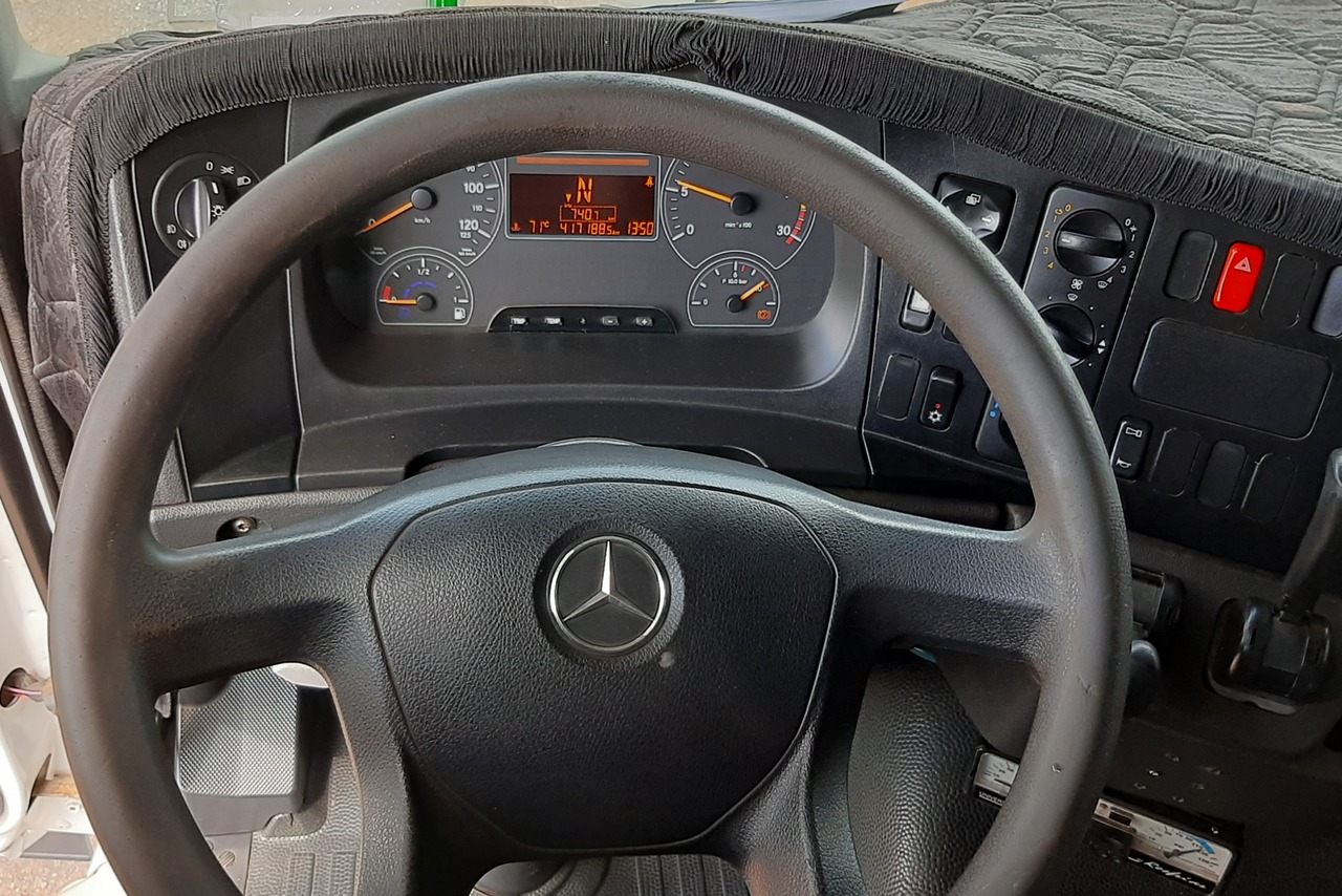 Mercedes Benz Axor 1933 - 12/12 9