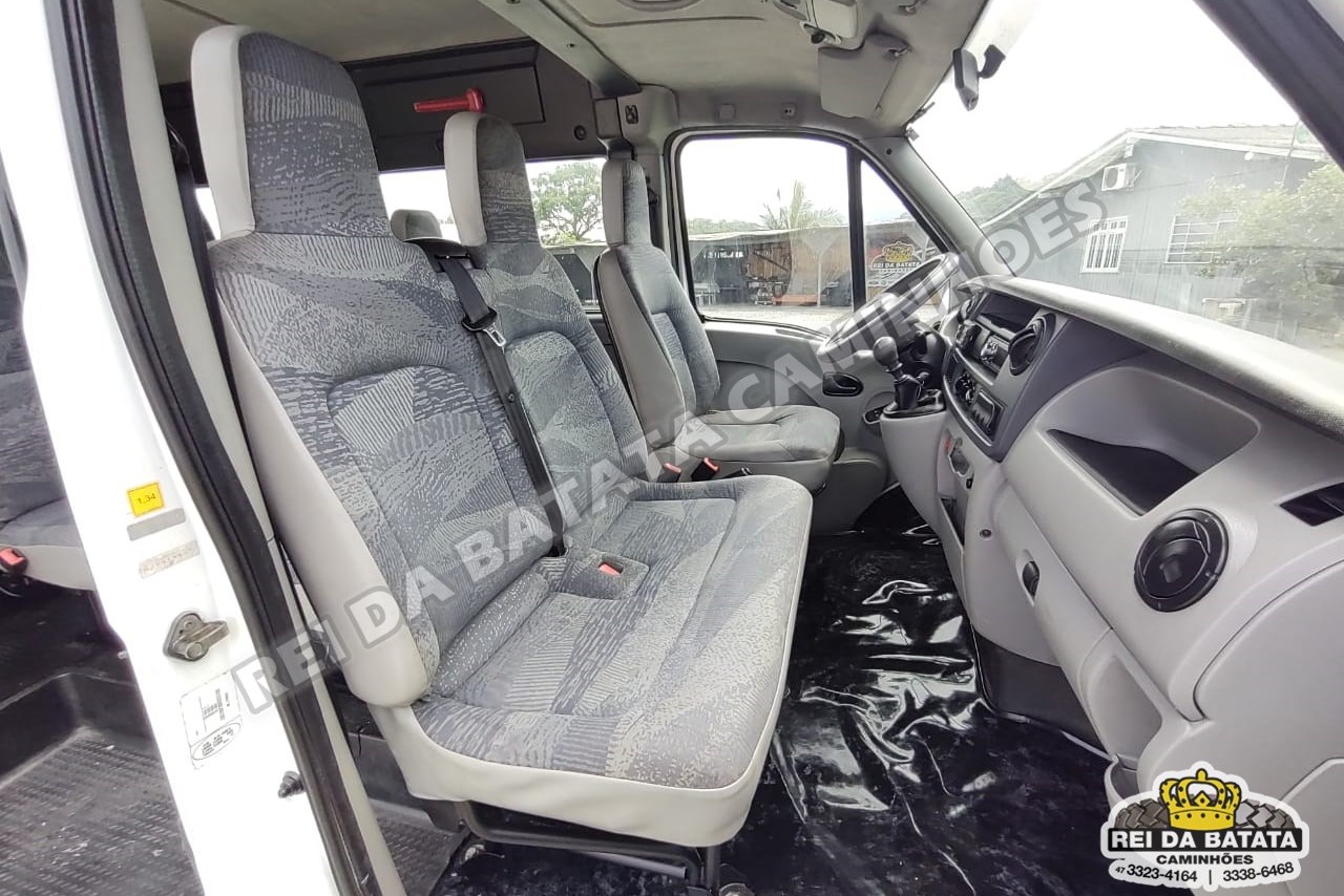 Renault Master Minibus - 11/11 13
