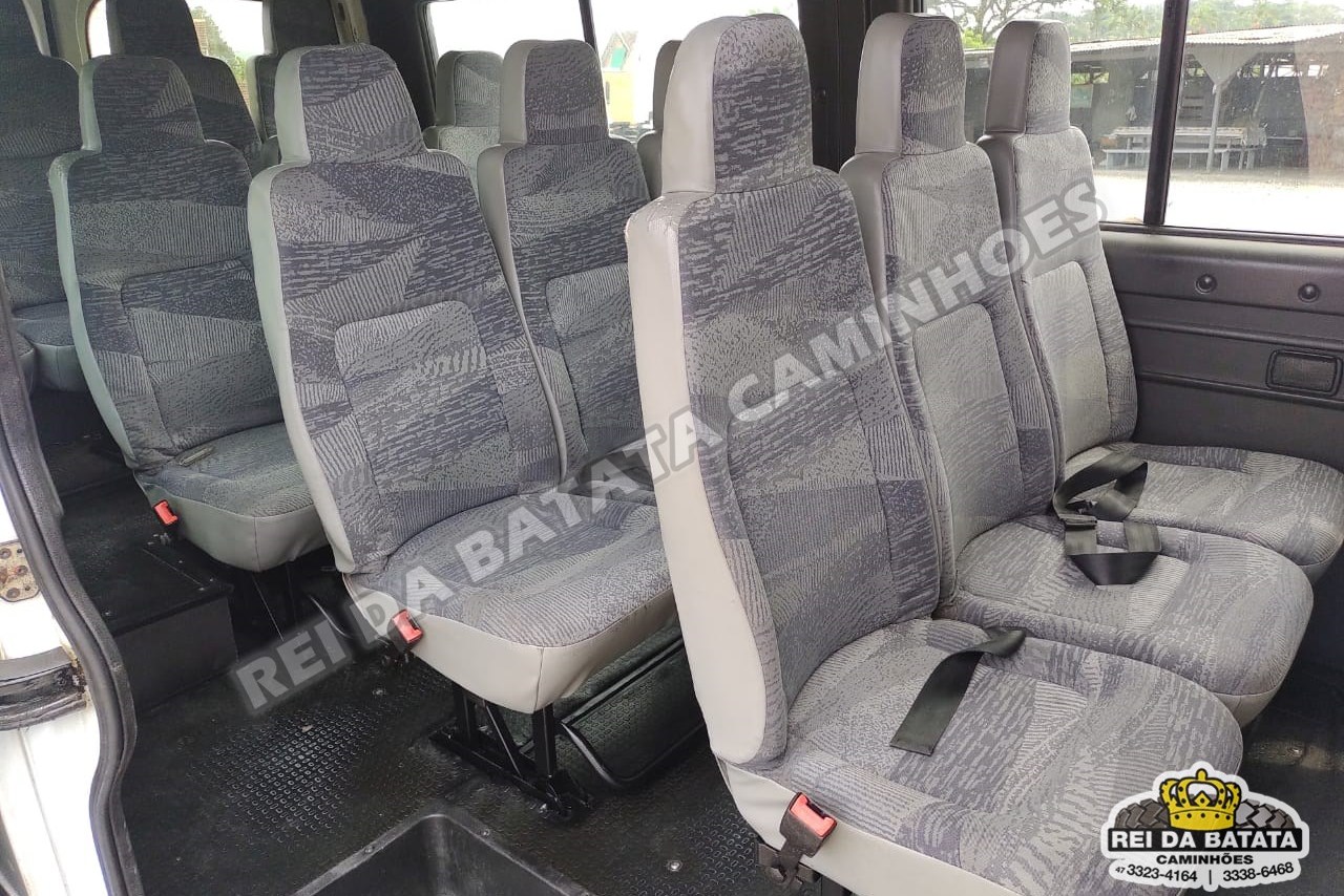 Renault Master Minibus - 11/11 18