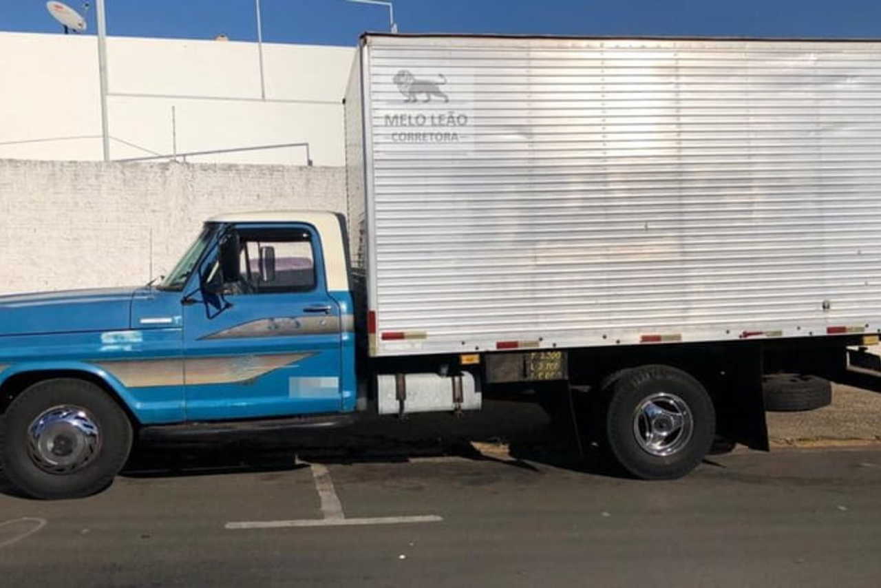 Ford F4000 - 82/82 5