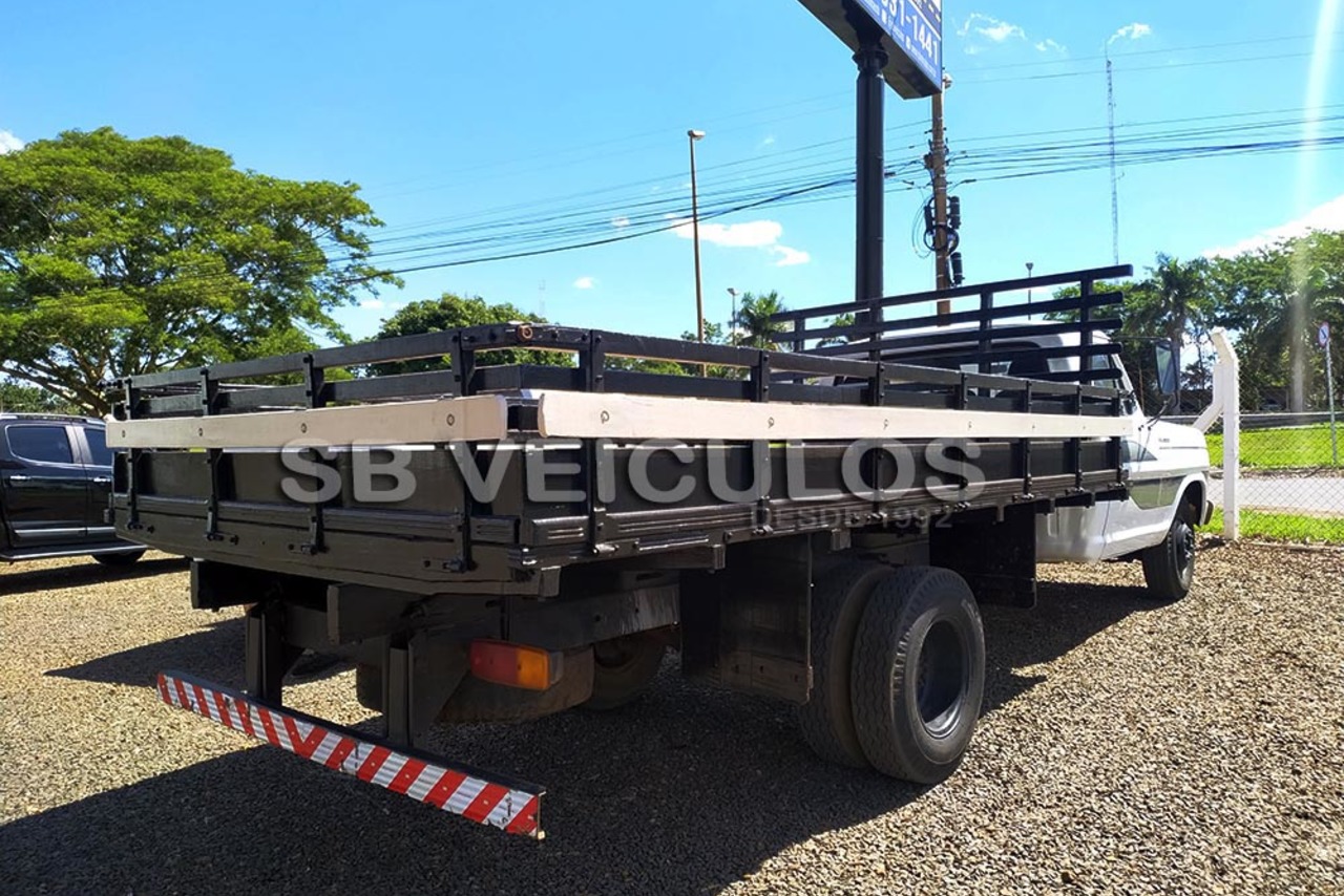 Ford F4000 - 84/84 7