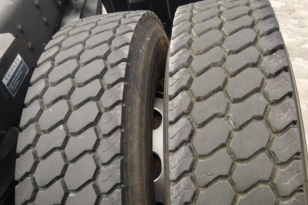 Ford Cargo1933 - 13/13 10