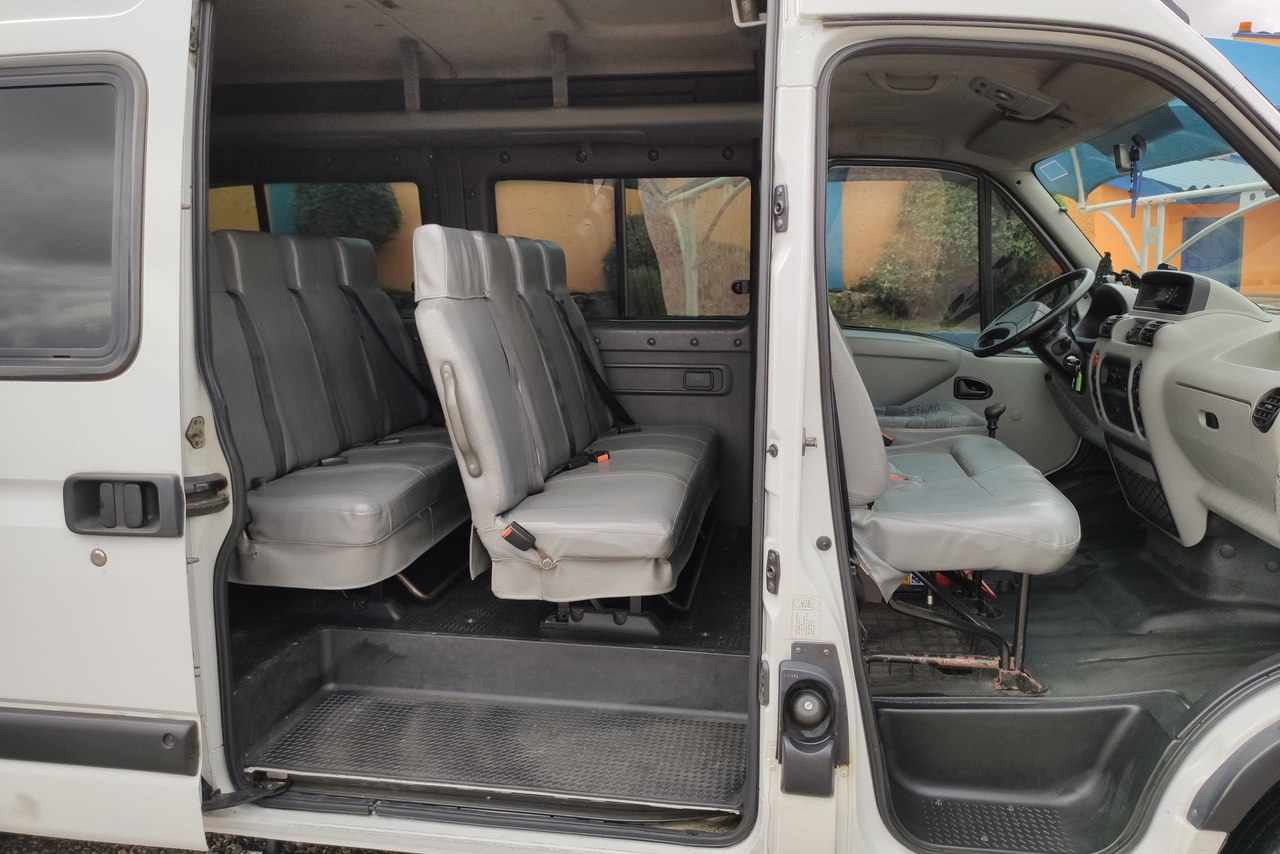 Renault Master Minibus - 08/09 3