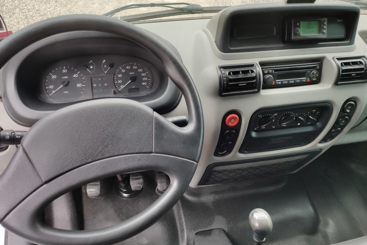 Renault Master Minibus - 08/09 4