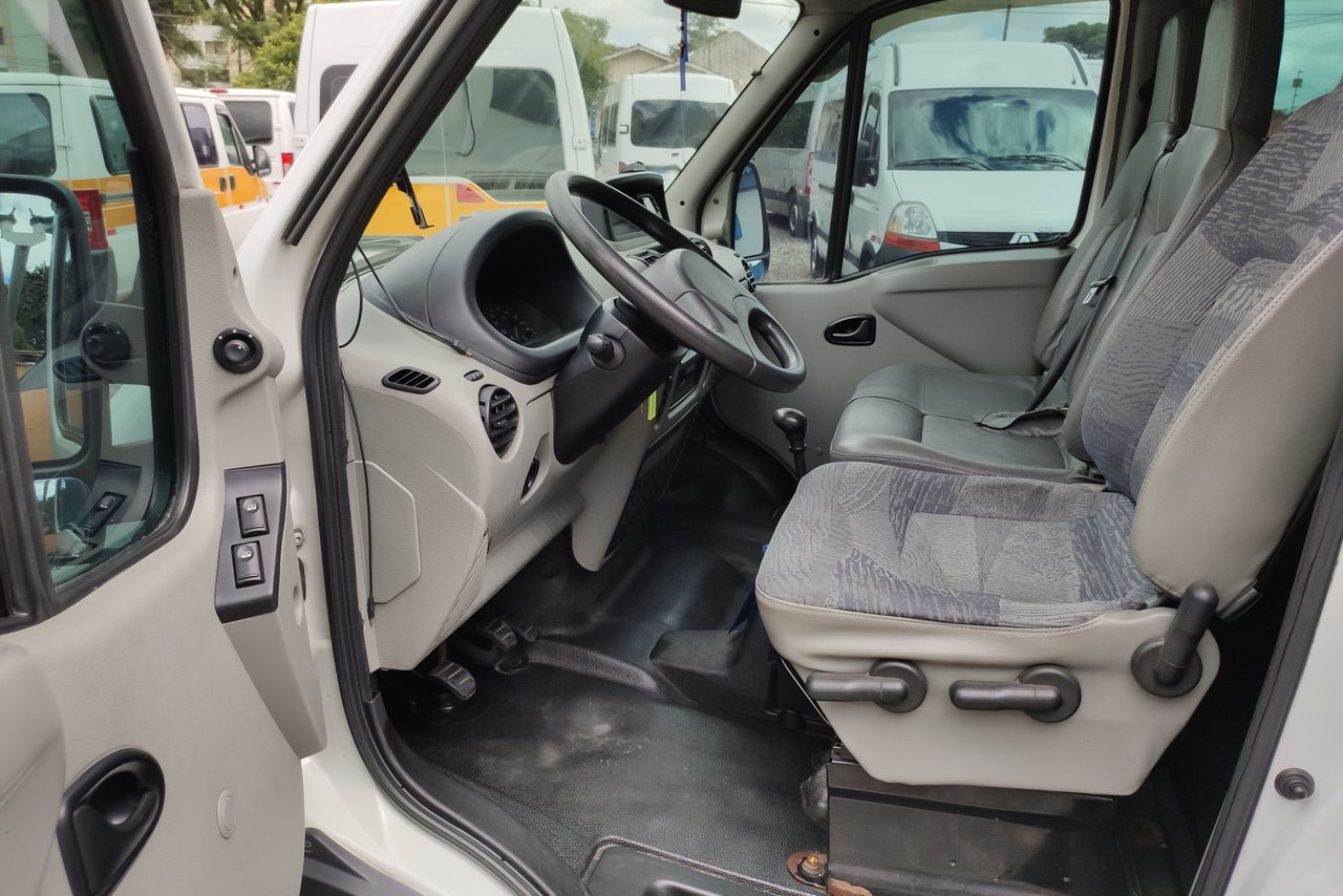 Renault Master Minibus - 08/09 6